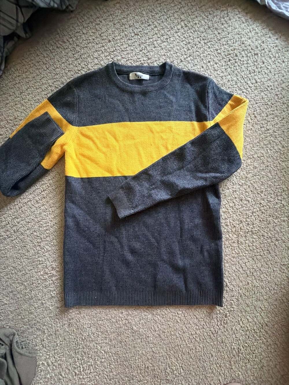 Xinmu Home Men's Grey and Yellow Colorblock Ribbed Knit Crewneck Sweater